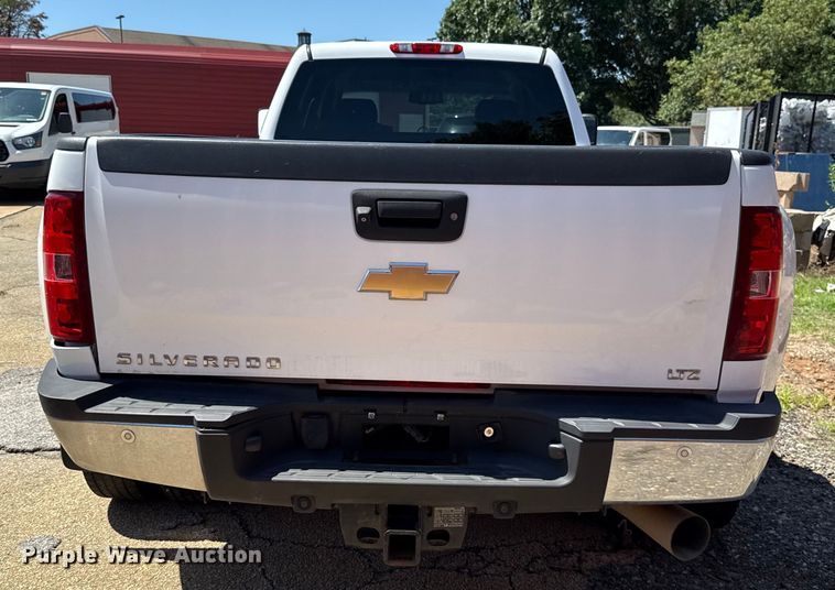 image for item HI9331 2011 Chevrolet Silverado 3500HD Crew Cab pickup truck