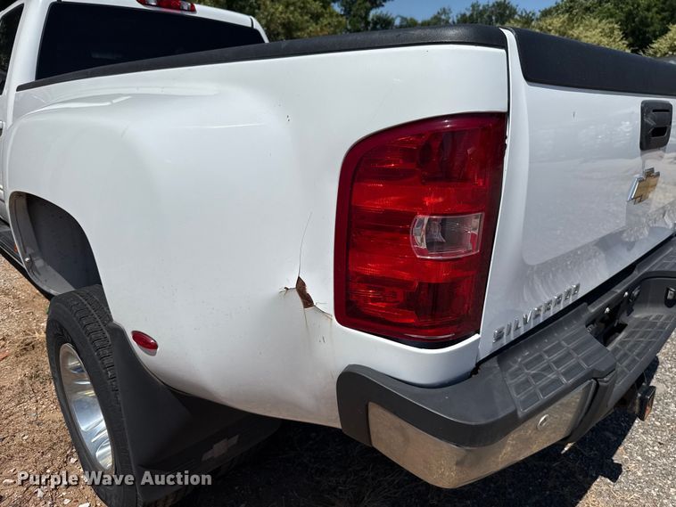 image for item HI9331 2011 Chevrolet Silverado 3500HD Crew Cab pickup truck