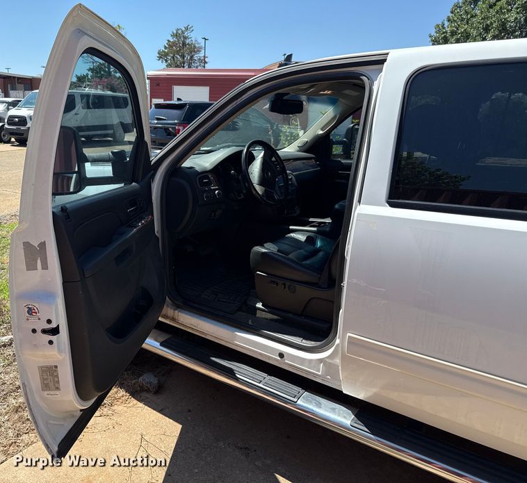 image for item HI9331 2011 Chevrolet Silverado 3500HD Crew Cab pickup truck