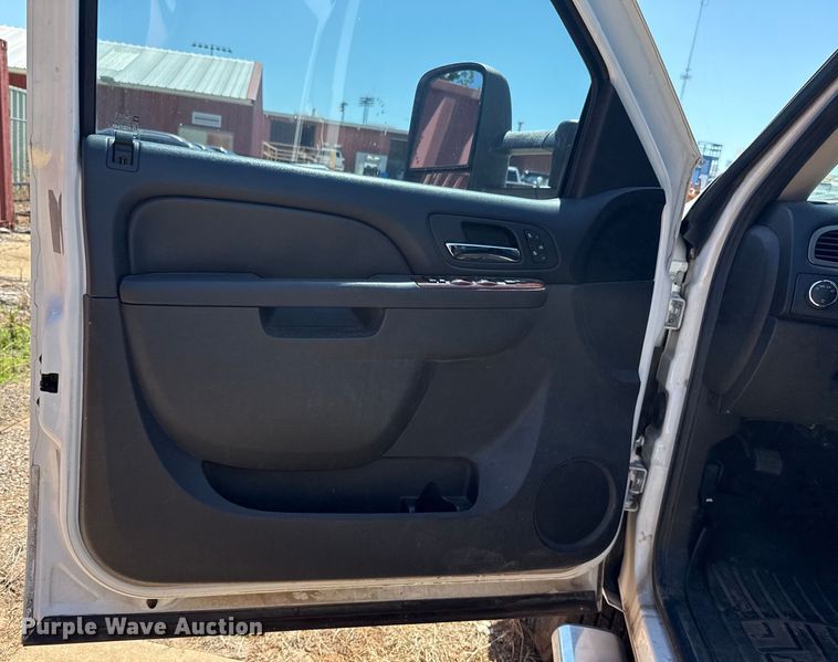 image for item HI9331 2011 Chevrolet Silverado 3500HD Crew Cab pickup truck