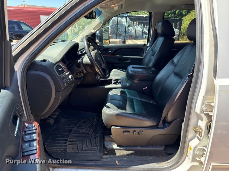 image for item HI9331 2011 Chevrolet Silverado 3500HD Crew Cab pickup truck