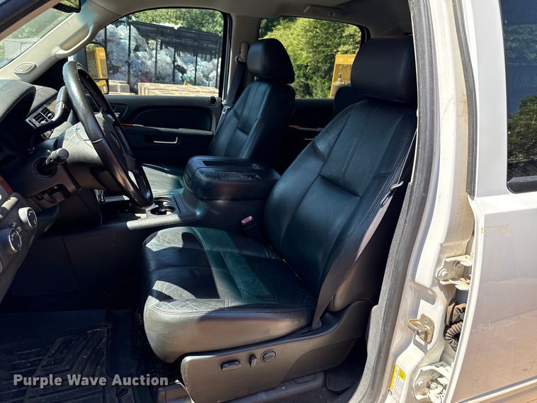 image for item HI9331 2011 Chevrolet Silverado 3500HD Crew Cab pickup truck