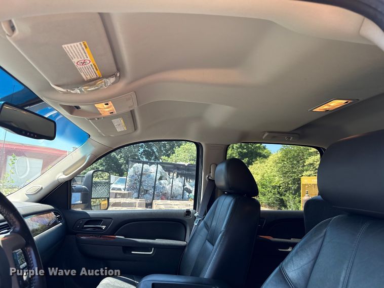 image for item HI9331 2011 Chevrolet Silverado 3500HD Crew Cab pickup truck