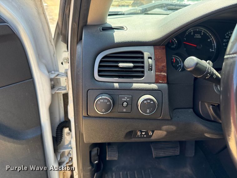 image for item HI9331 2011 Chevrolet Silverado 3500HD Crew Cab pickup truck