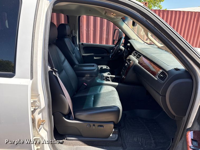 image for item HI9331 2011 Chevrolet Silverado 3500HD Crew Cab pickup truck