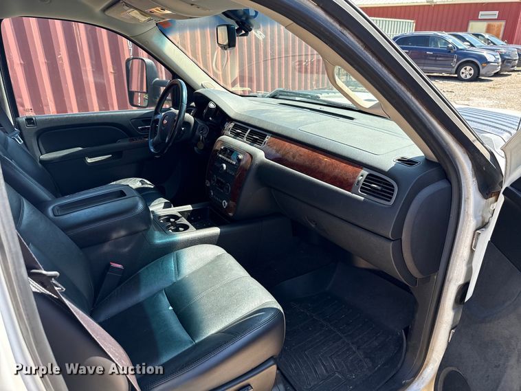 image for item HI9331 2011 Chevrolet Silverado 3500HD Crew Cab pickup truck