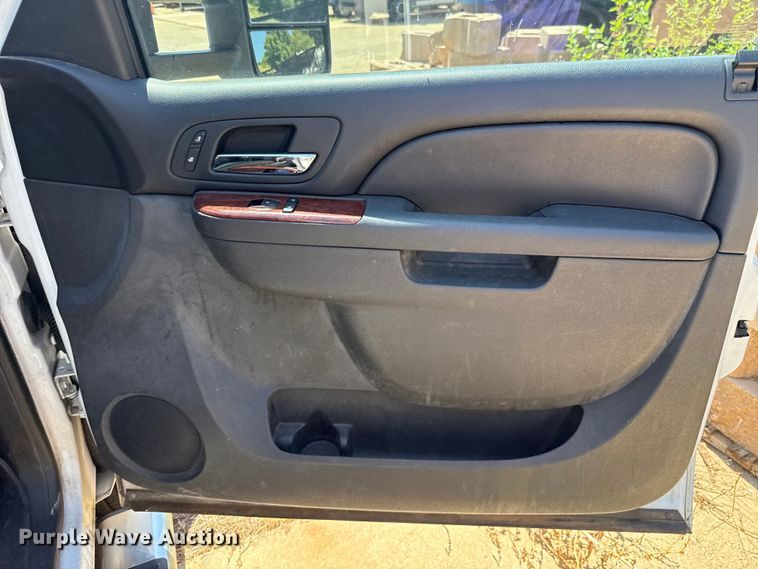 image for item HI9331 2011 Chevrolet Silverado 3500HD Crew Cab pickup truck