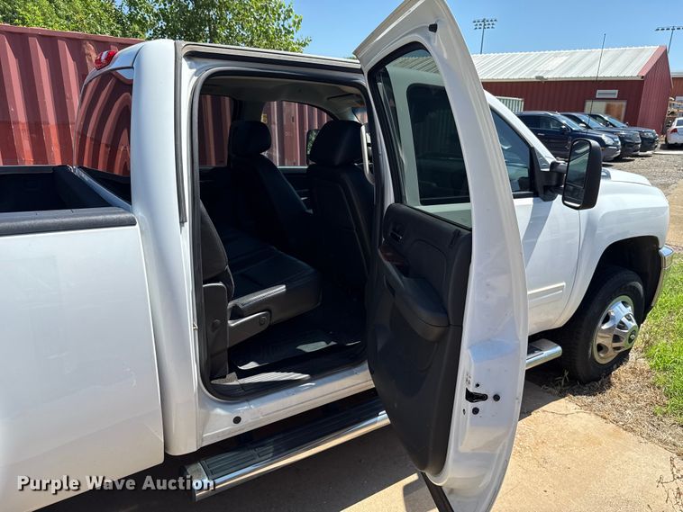image for item HI9331 2011 Chevrolet Silverado 3500HD Crew Cab pickup truck