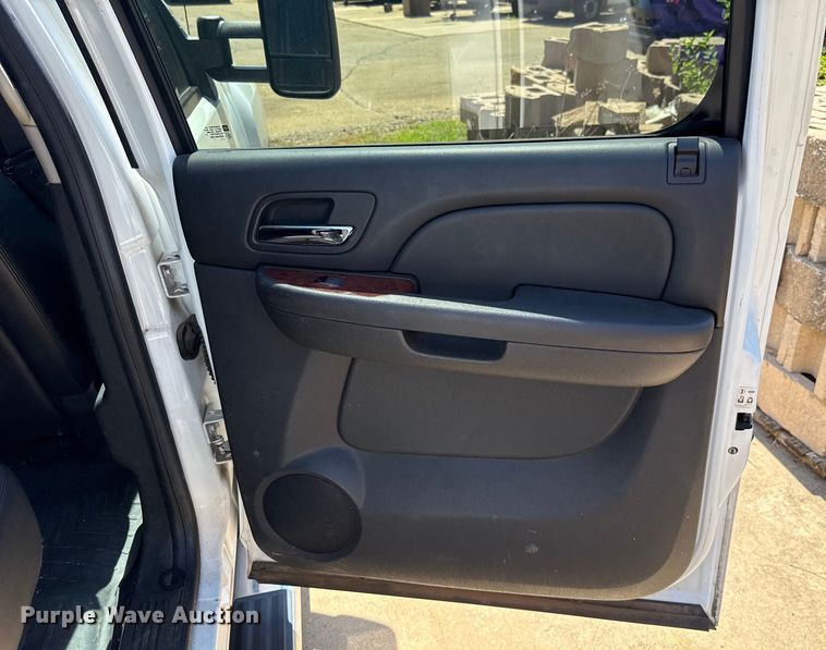 image for item HI9331 2011 Chevrolet Silverado 3500HD Crew Cab pickup truck