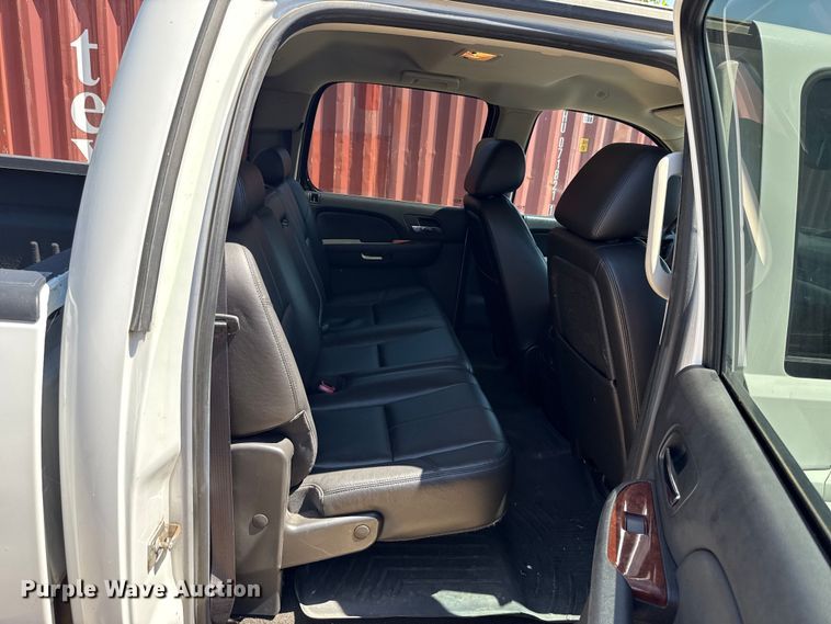 image for item HI9331 2011 Chevrolet Silverado 3500HD Crew Cab pickup truck