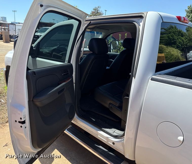 image for item HI9331 2011 Chevrolet Silverado 3500HD Crew Cab pickup truck