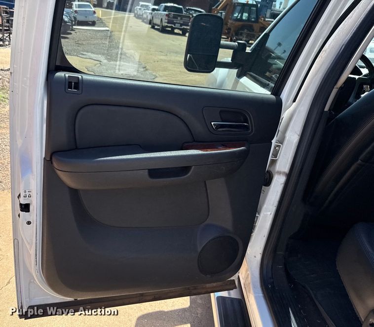 image for item HI9331 2011 Chevrolet Silverado 3500HD Crew Cab pickup truck