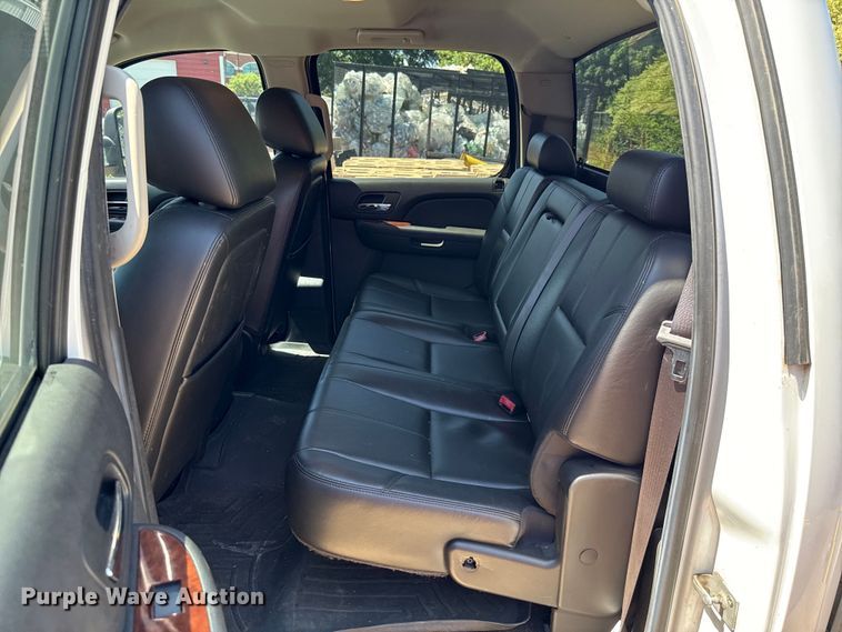 image for item HI9331 2011 Chevrolet Silverado 3500HD Crew Cab pickup truck