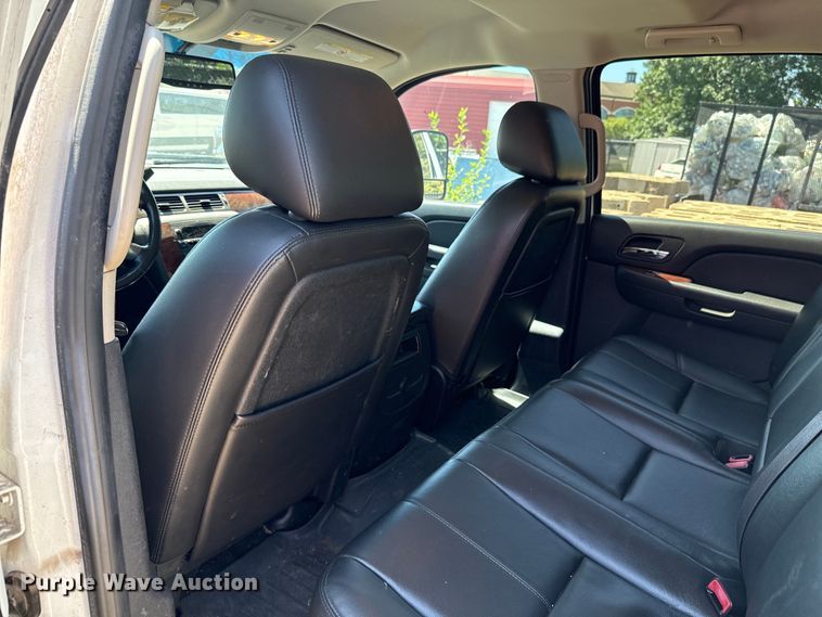 image for item HI9331 2011 Chevrolet Silverado 3500HD Crew Cab pickup truck