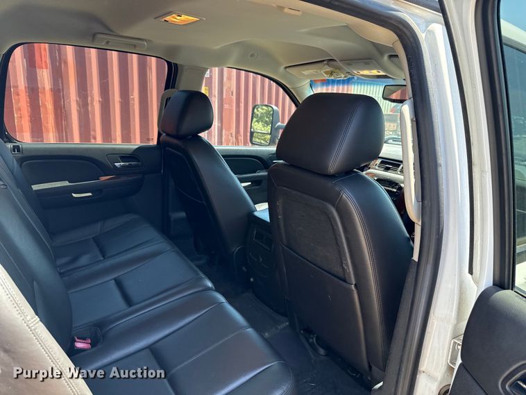 image for item HI9331 2011 Chevrolet Silverado 3500HD Crew Cab pickup truck