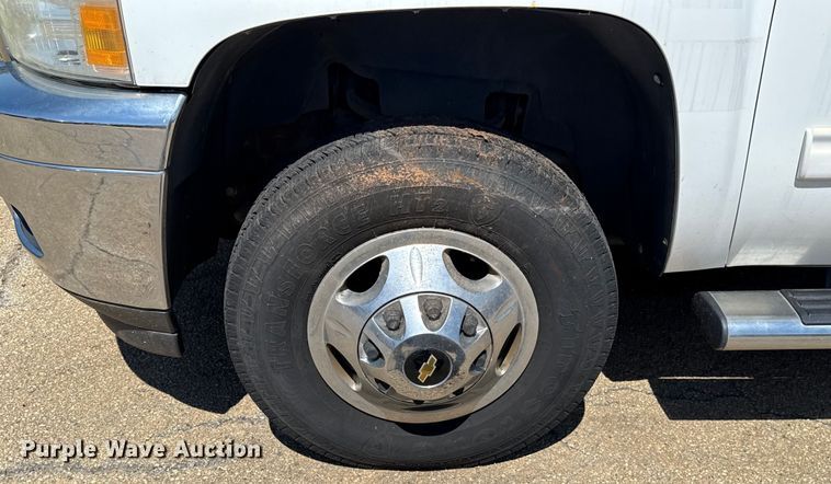 image for item HI9331 2011 Chevrolet Silverado 3500HD Crew Cab pickup truck