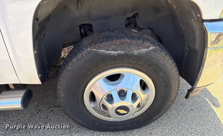 image for item HI9331 2011 Chevrolet Silverado 3500HD Crew Cab pickup truck