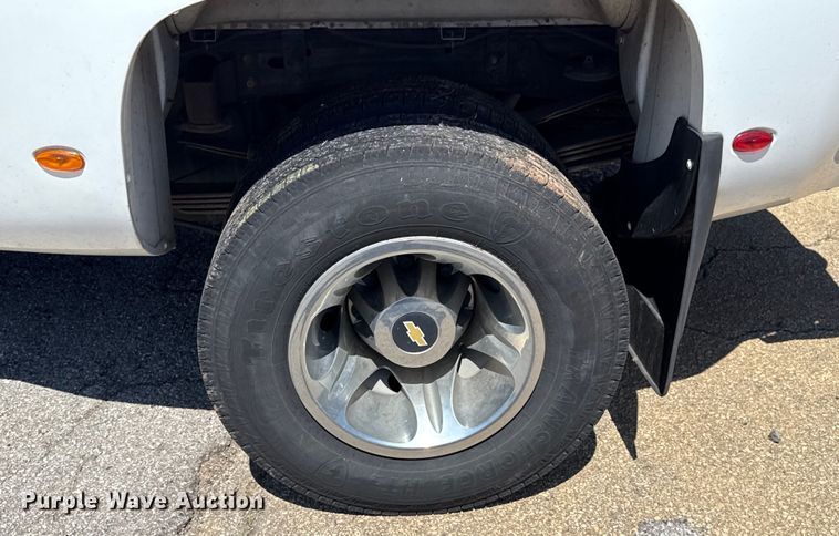 image for item HI9331 2011 Chevrolet Silverado 3500HD Crew Cab pickup truck