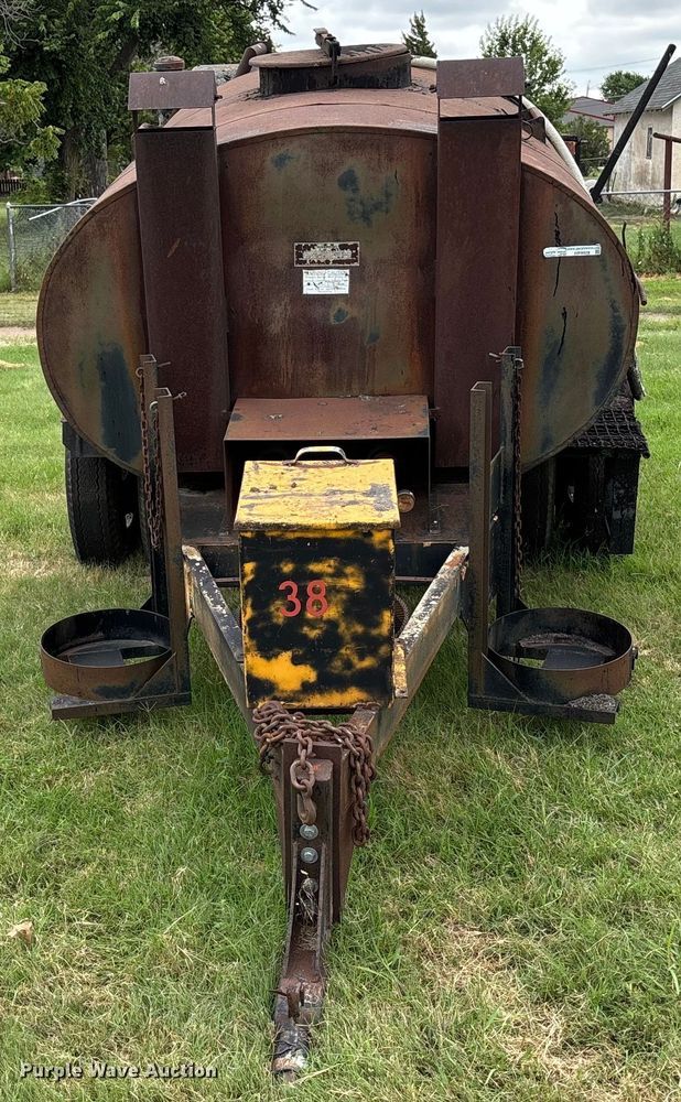 image for item HR9928 Oil distributor trailer