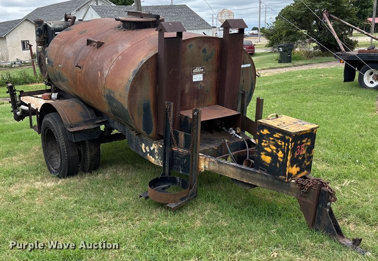 image for item HR9928 Oil distributor trailer