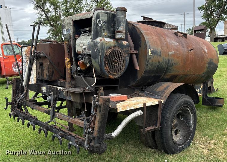 image for item HR9928 Oil distributor trailer