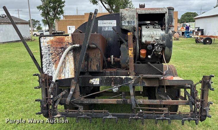 image for item HR9928 Oil distributor trailer