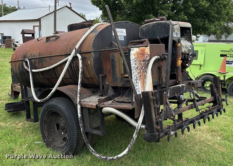 image for item HR9928 Oil distributor trailer