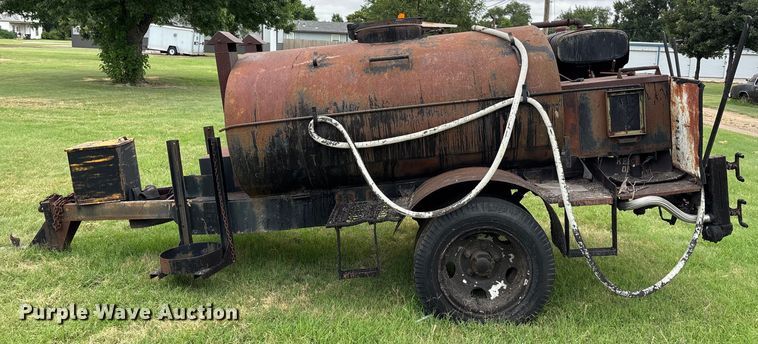 image for item HR9928 Oil distributor trailer