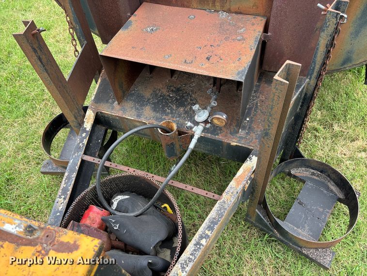 image for item HR9928 Oil distributor trailer