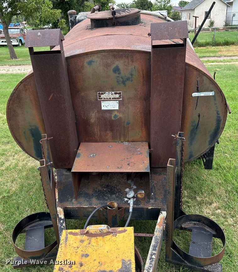 image for item HR9928 Oil distributor trailer