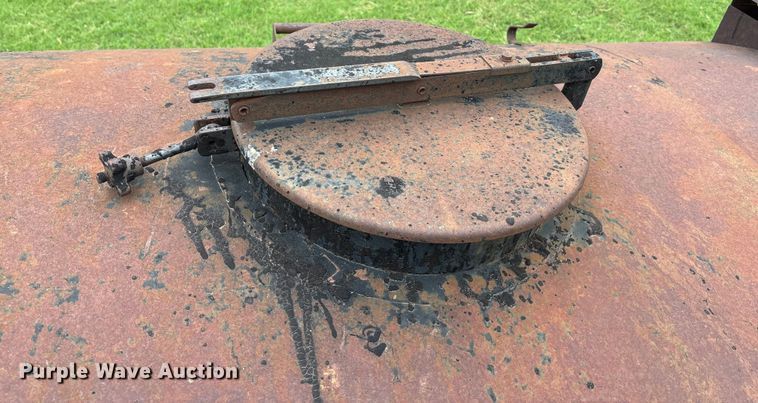 image for item HR9928 Oil distributor trailer