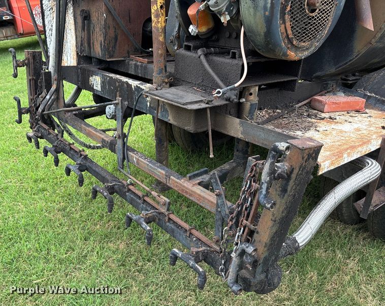 image for item HR9928 Oil distributor trailer