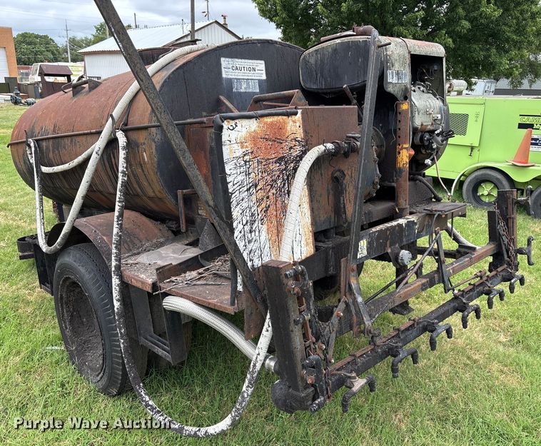 image for item HR9928 Oil distributor trailer