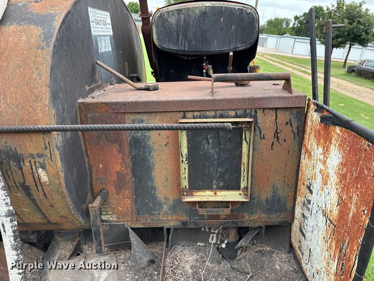 image for item HR9928 Oil distributor trailer