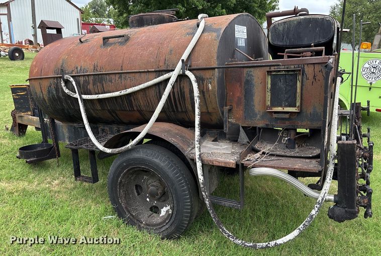 image for item HR9928 Oil distributor trailer