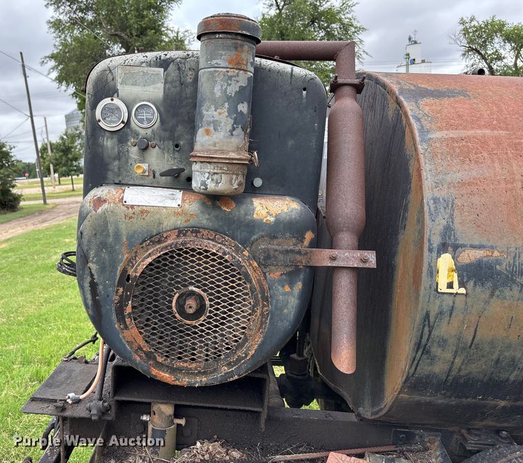 image for item HR9928 Oil distributor trailer