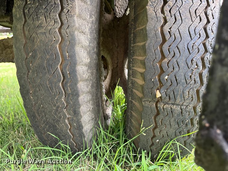 image for item HR9928 Oil distributor trailer