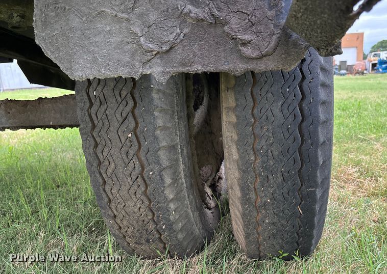 image for item HR9928 Oil distributor trailer