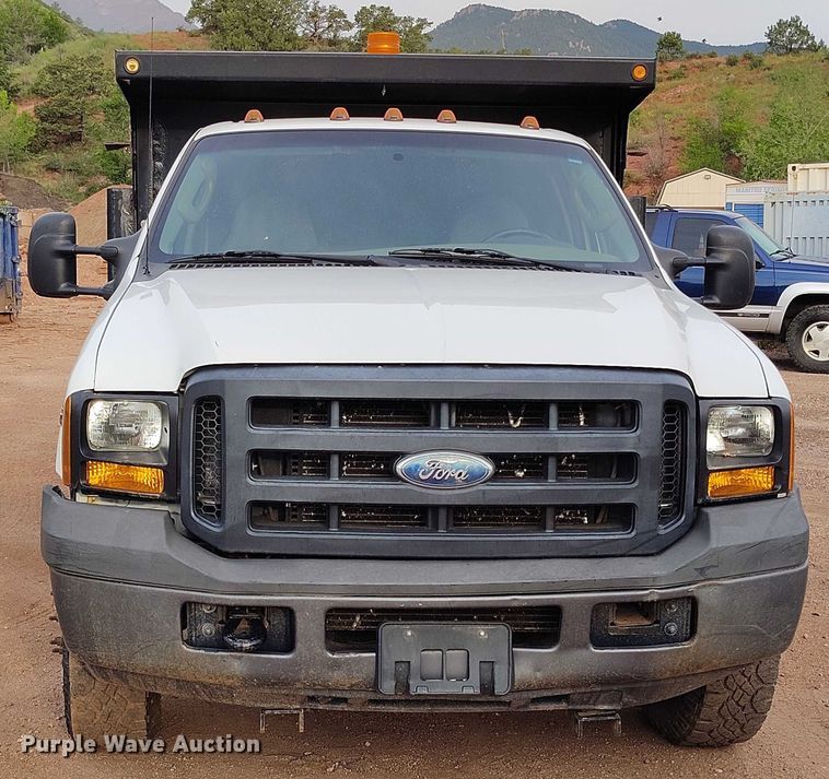 image for item IP9637 2006 Ford F350 Super Duty XL dump bed pickup truck