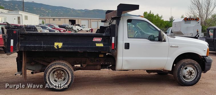image for item IP9637 2006 Ford F350 Super Duty XL dump bed pickup truck