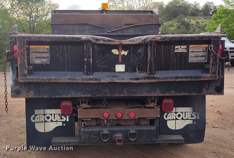 image for item IP9637 2006 Ford F350 Super Duty XL dump bed pickup truck