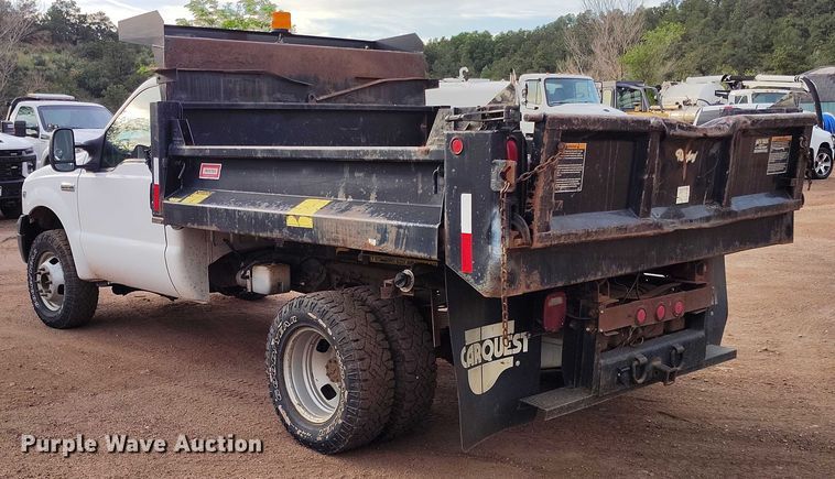 image for item IP9637 2006 Ford F350 Super Duty XL dump bed pickup truck