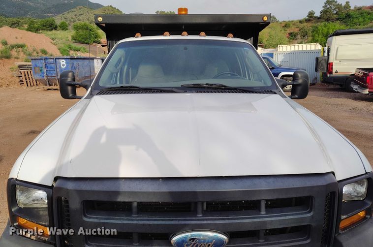 image for item IP9637 2006 Ford F350 Super Duty XL dump bed pickup truck