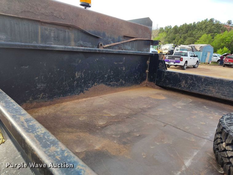 image for item IP9637 2006 Ford F350 Super Duty XL dump bed pickup truck