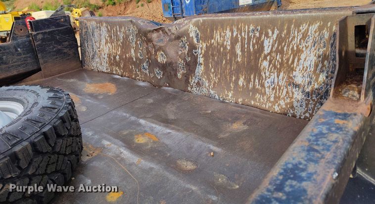 image for item IP9637 2006 Ford F350 Super Duty XL dump bed pickup truck