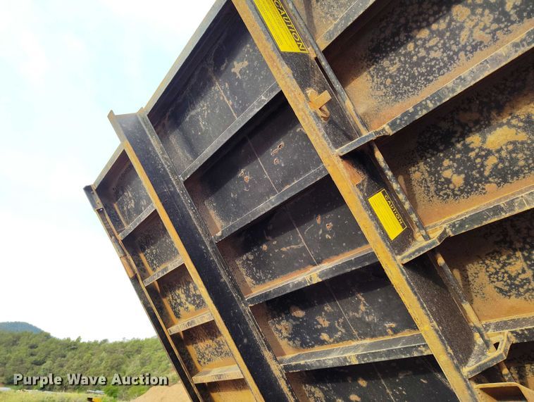 image for item IP9637 2006 Ford F350 Super Duty XL dump bed pickup truck