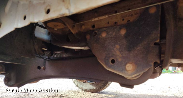 image for item IP9637 2006 Ford F350 Super Duty XL dump bed pickup truck