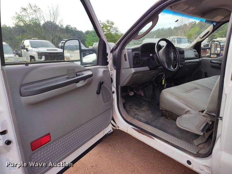 image for item IP9637 2006 Ford F350 Super Duty XL dump bed pickup truck