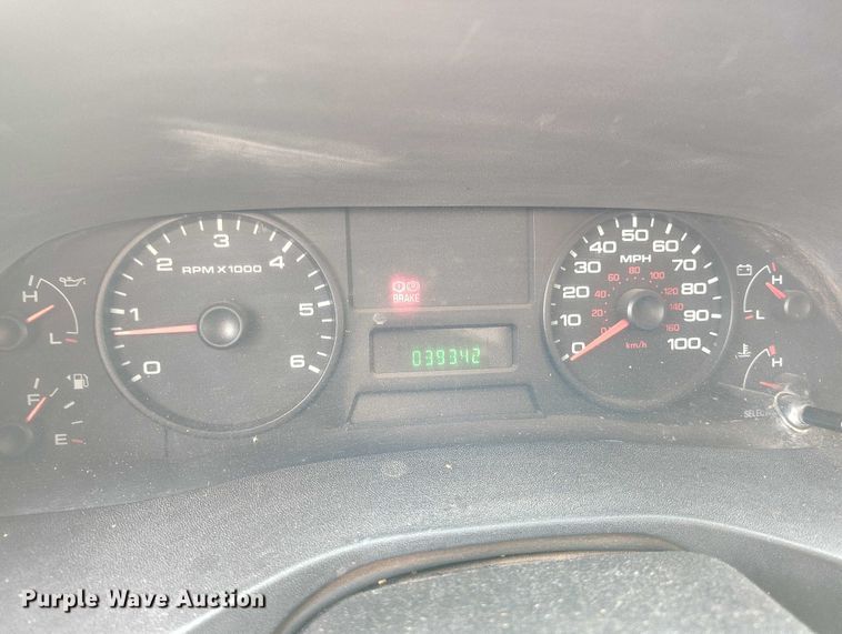 image for item IP9637 2006 Ford F350 Super Duty XL dump bed pickup truck