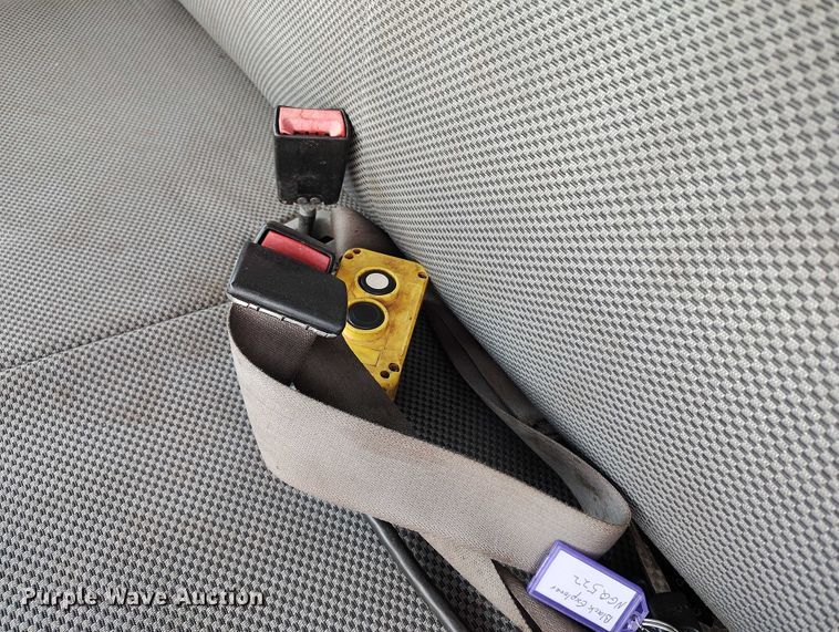 image for item IP9637 2006 Ford F350 Super Duty XL dump bed pickup truck